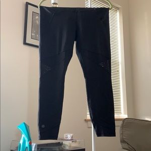 Cuuute athleta workout leggings with mesh detail